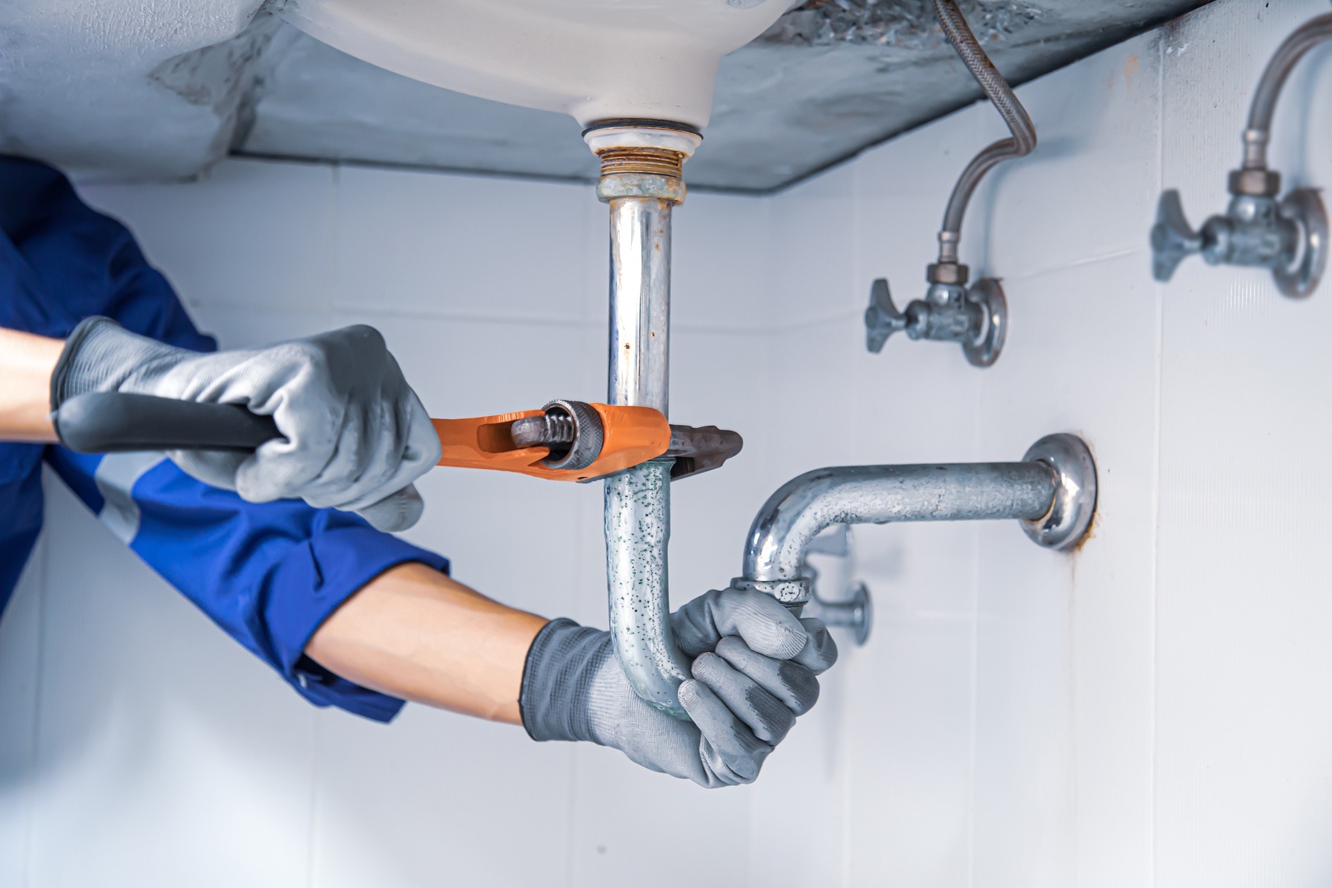 Sanitärreparatur im Technikbereich | Hauswartung Berlin

