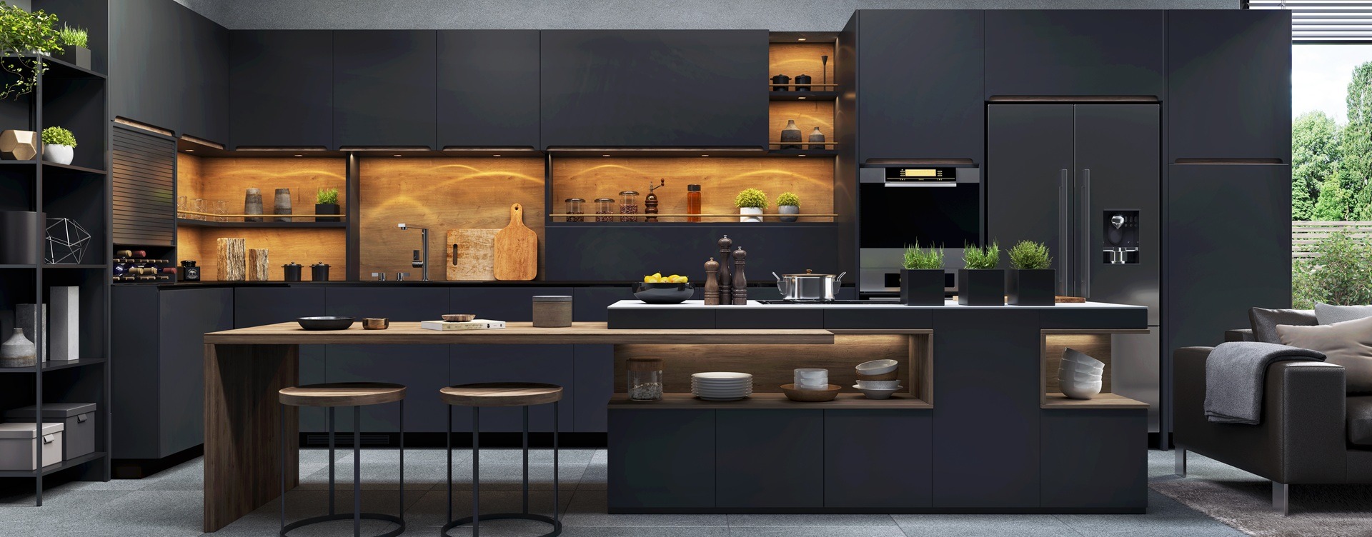 Elegante Küche mit dunklen Fronten und Holzrückwand | PC Halterung Schreibtisch